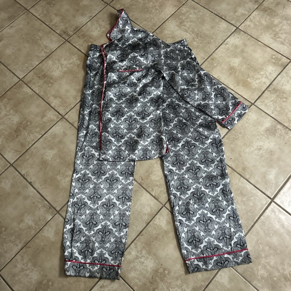 Gilligan & Omalle Women’s faux Satin Pajama Set Sz L